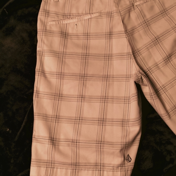 Volcom Size 32 Shorts - Picture 5 of 5